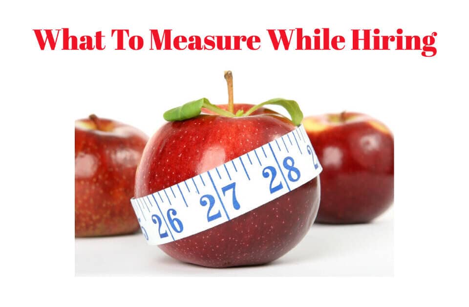 Apple wrapped with measuring tape symbolizes evaluating talent in hiring. Ideal for leaders, authors, and HR focused on careers and work dynamics.